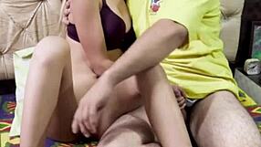 Félénk indiai barátnő keményen megkapja egy hotelszobában.