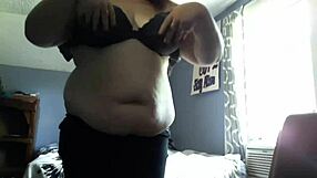 Mačeha se sleče in jebe pred zmenkom