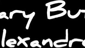 Hej, Mary Butterfly tutaj, mój kumpel przyszedł znowu na dziką zabawę, ruchamy mocno w domu podczas gdy mąż Alexandre patrzy i kończy we mnie.