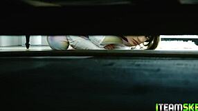 ليش سيرا رايدر تفتح كسها للدخيل عشان ينيكها جامد؟