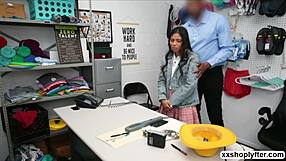 Η Jade δυσκολεύεται να ρουφήξει τεράστιο πούτσο στο γραφείο