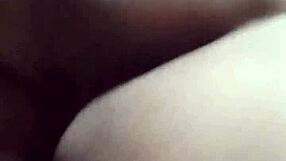 أنا وحدي، مو، ألعب بنفسي في جو مثلي اليوم