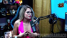 Bruna Carlos takes a walk with Ruan, driving him wild.