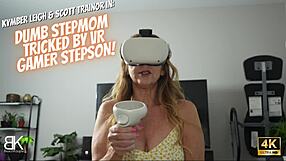 Domme stiefmoeder getruct door VR gamer stiefzoon in blowjob en kut spel