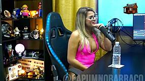 Bruna Carlos takes a walk with Ruan, driving him wild.