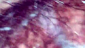 Mi papá entra a mi cama y me deja su leche