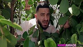 ¡No puedo creer que Kali Roses y Anais Amore le dieron sus culos al vecino!