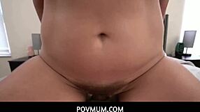 повмум - гледам како се велике сисе моје степмаме тресу док је бушим јако