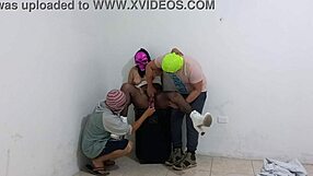 Albañil karısının halloween fantezisini arkadaşı izlerken gerçekleştiriyor!