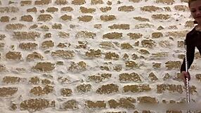 Nussaan isoa kyrpää Tommy Cabrion ja Apolonia Lapiedran kanssa