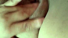 novinha tarada gozando na siririca com orgasmos molhados 😍