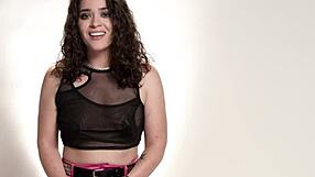 Victoria Voxxx shows how she orgasms solo up close.