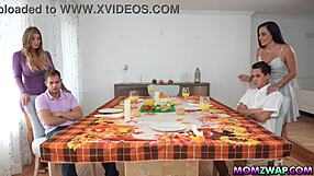 Juan El Caballo Loco a Nicky Rebel dostanou deepthroat úlevu od macech Lolly Dames a Sandy Love