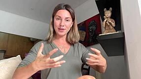 Wanna learn? Real teacher shows how to lick pussy right!