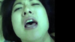 Indonesische Girls wilder Ritt lässt sie nach Luft schnappen