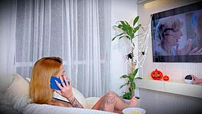 doces ou piroca dura? ruiva fode com ghostface em doggystyle na noite de halloween!