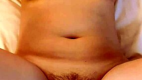 amateur young 18+ girl tries masturbation on video