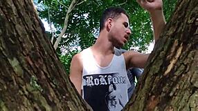 Dois Motoqueiros Transando Por Trás De Uma Fábrica Cheio De Matos!