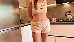 Bapa Tiri Tunjuk Cara Hentam Betul Pada Anak Tiri Untuk Lelaki Dia