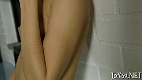 美女用大假阳具塞紧逼