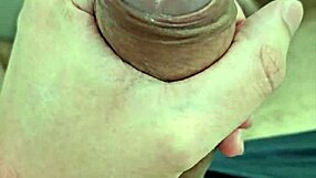 Novinho na punheta e gozando