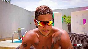 gatinho safado fodendo o tatuado, huh?