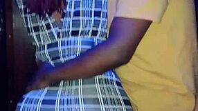 Man, This Milf Slut Rocks the Hotel Elevator with Novinho! 😜