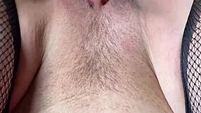 캣우먼, 근접 섹스와 끈적한 사정으로 우유 받아