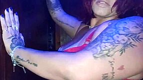 Man, This Milf Slut Rocks the Hotel Elevator with Novinho! 😜