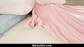 Sexy ass stepsister hannah hawthorne licks and kisses her stepbros cock - myhotsis