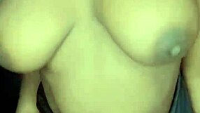 Dancing and Kissing in Sexy Performance