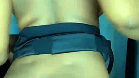 Dancing and Kissing in Sexy Performance