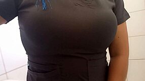 Doctora Se Toca La Vagina Para Consentir A Su Jefe Al Final Le Da Una Oportunidad Para Que Valla A Follar A La Casa Despues Del Trabajo