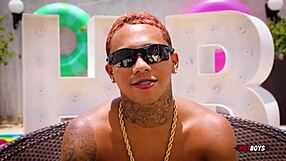 gatinho safado fodendo o tatuado, huh?