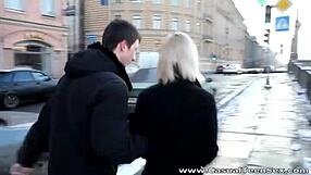 ¡Hace frío afuera, pero Shirley Harris calienta con sexo casual de jovencita 18+!