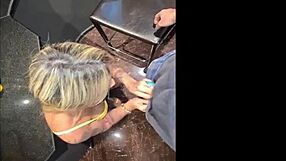 Ебала клиент на първия ден от работа - пълно милф шоу