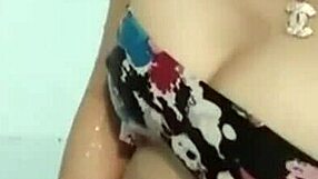 E Trang Nguyễn exposes herself during bath on Bigo