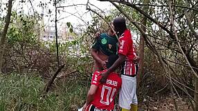 roludos transando gostoso em sexo gay no mato com tesão!!