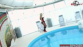 大胸金发美女穿渔网袜深喉，最后肛交内射