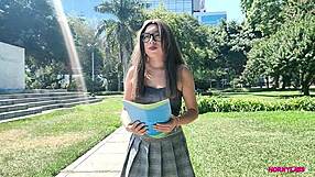 Bella Jovencita Aborda Para Donativo, Ofrezco Dinero Por Buena Cogida Con Briella Márquez