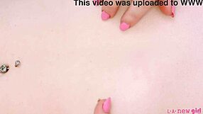 สาววัยรุ่น18+ผมน้ำตาลโพสต์เปลือยชิดช็อต