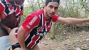 Roludos transando gostoso em sexo gay no mato com tesão!