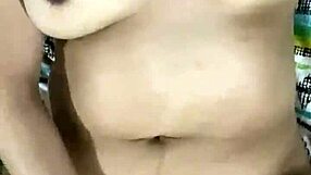 Julia Soto güzelce dokunuyor