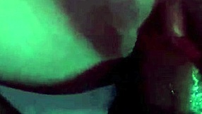 Доведената сестра Darcy Dark получава стегнатата си путка пълна със сперма след свирка