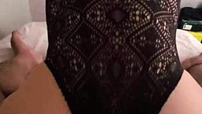 rica prostituta culona rides in hotel without condom