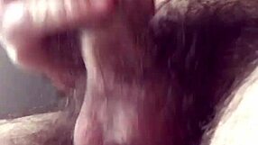 يا، شاهد هذه الجلسة السرية للعض في الحمام، ساخنة جدا! 🔥