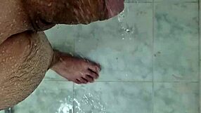 Deixando A Rola Bem Limpa Para Voce Mamar