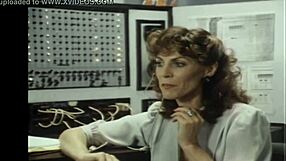 В старые добрые, порнозвезда Лори Смит зажгла в сцене с глубоким минетом