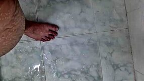 Deixando A Rola Bem Limpa Para Voce Mamar