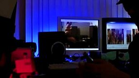 Coñito estrecho de adolescente 18+ estirado por polla negra grande para corrida facial